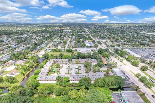 Building Photo - 400 NW 65th Ave