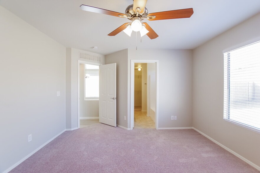 Building Photo - 14338 N 129th Ave