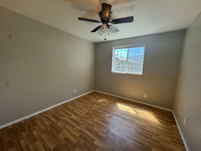 Building Photo - Solar power 3 bedroom 1 bath home with sho...