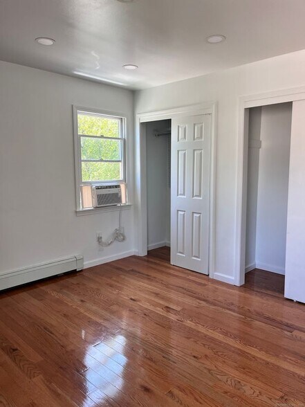 Building Photo - 70 Stephens Ln