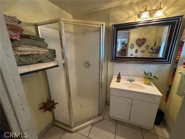 Building Photo - 428 N Hollywood Way