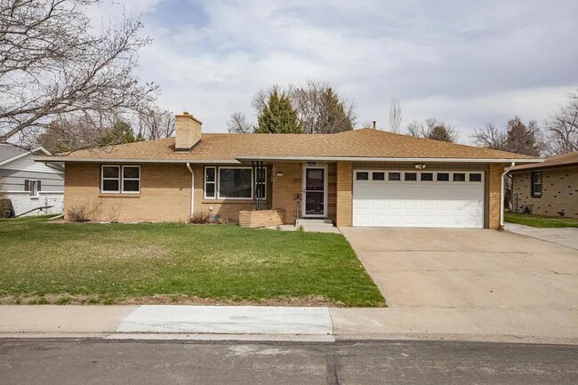 Primary Photo - 1020 Meadowbrook Dr