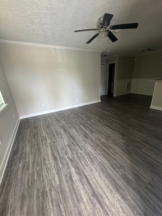 Building Photo - 207 New Petersburg Dr