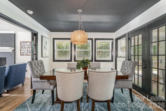 Building Photo - 8823 Dartmoor Pl