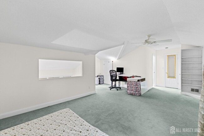 Building Photo - 130 Sayre Dr