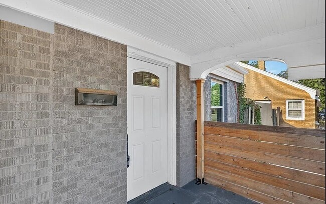 Building Photo - 2312 Cashion Pl
