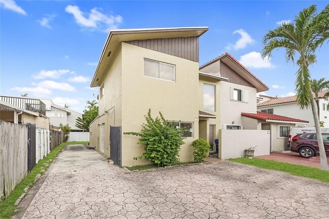 Primary Photo - 1054 SW 124th Ct