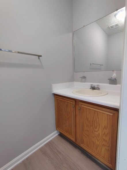 Building Photo - 30 Fonda Dr