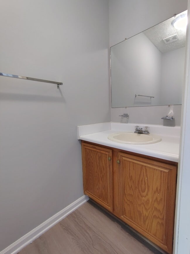 Building Photo - 30 Fonda Dr