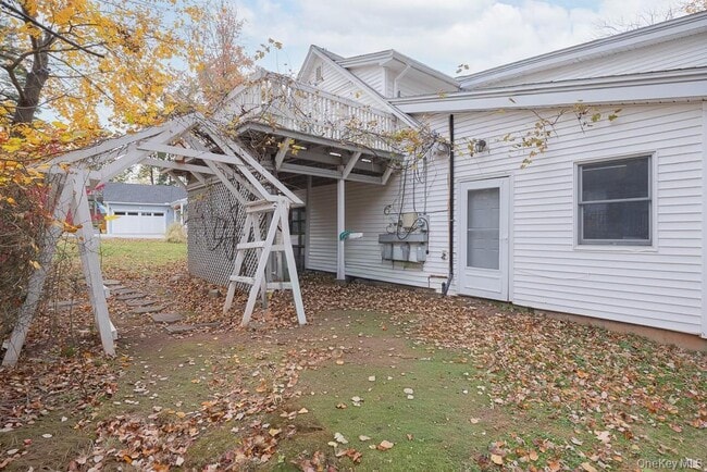 Building Photo - 17 Old Lake Rd