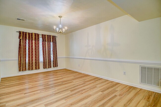 Building Photo - FOR RENT - Chesapeake in Bryant Farms / De...