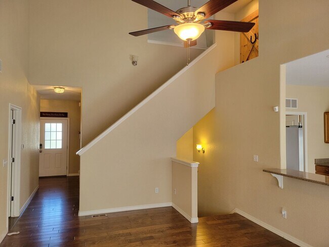 Building Photo - 4 Bed 3 Bath home with A/C and a gas fireplace, Available 5/8! - MileStone Real Estate Services