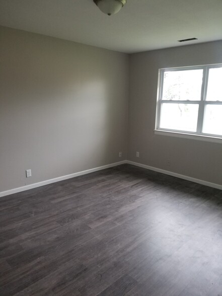 Building Photo - 420 Stratford Dr