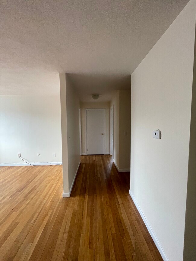 Building Photo - 87 Gardner St