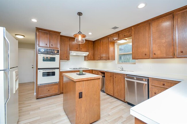 Building Photo - 2103 Winged Foot Dr