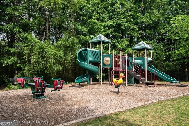 Building Photo - 45 Greenview Dr