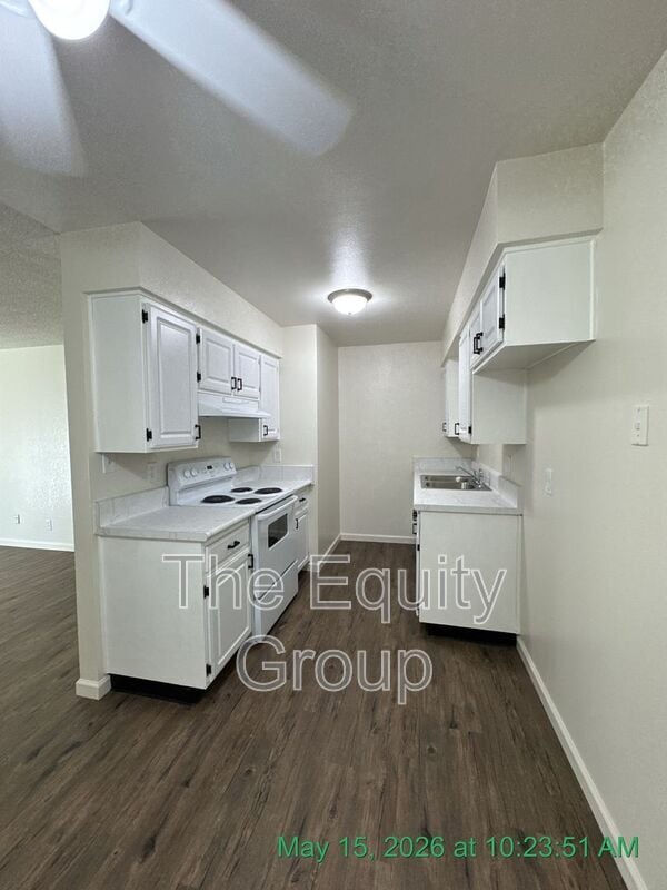 Building Photo - 1426 W Elowin Ave