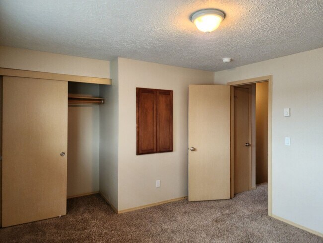 Building Photo - Townhouse in Newberg