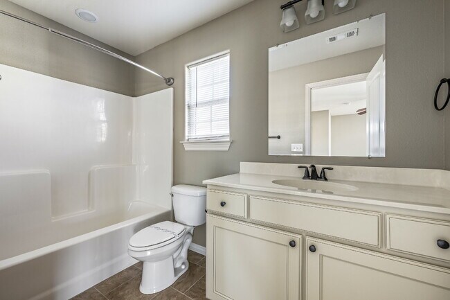 Building Photo - 537 N Keats Dr