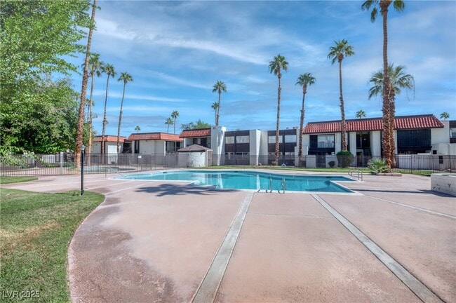 Building Photo - 1405 E Vegas Valley Dr