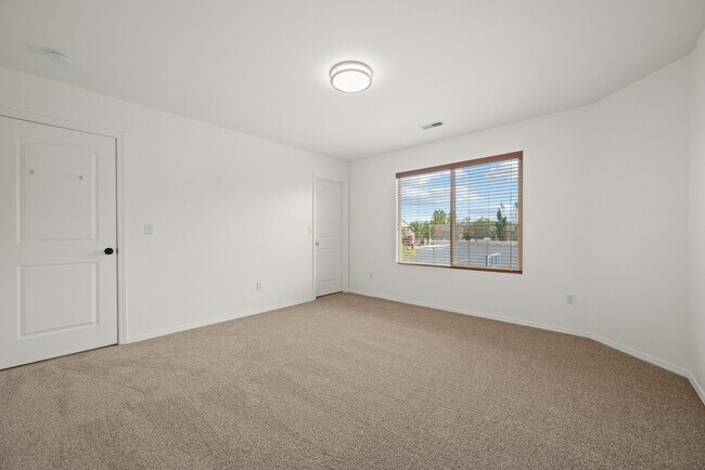 Building Photo - 2867 W 400 S