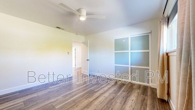 Building Photo - 475 Country Club Dr