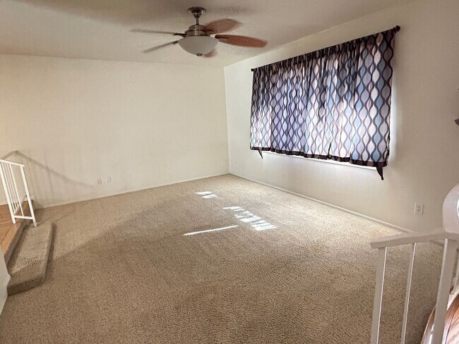 Building Photo - 4 Bedroom, 2 Bathroom Updated home with Pool!