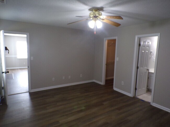 Building Photo - 1019 Furia Dr