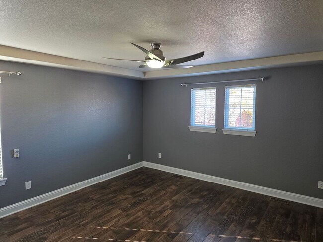 Building Photo - Beautiful and Expansive 4 Bed 3 Bath SFR by Buckley AFB