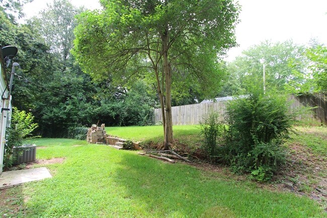 Building Photo - 725 Lucas St