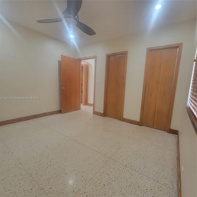 Building Photo - 7400 Harding Ave