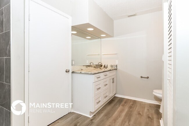 Building Photo - 2307 SW Kent Cir