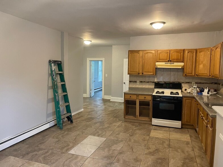 Building Photo - 126 3rd St