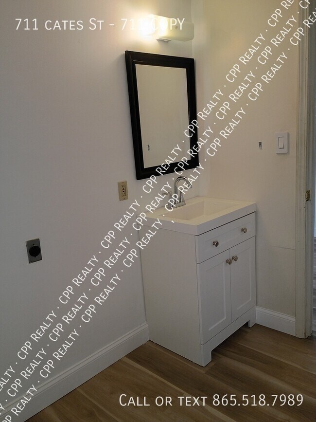 Building Photo - 711 Cates St