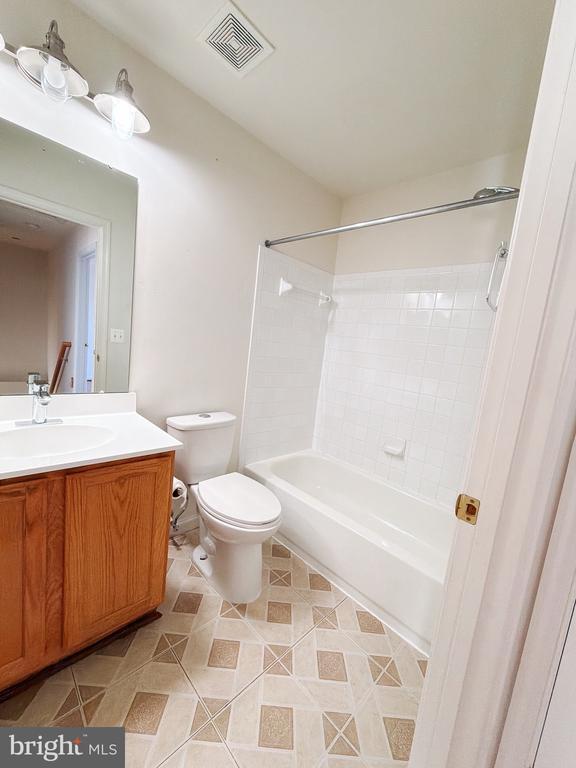 Building Photo - 43750 Tolamac Dr