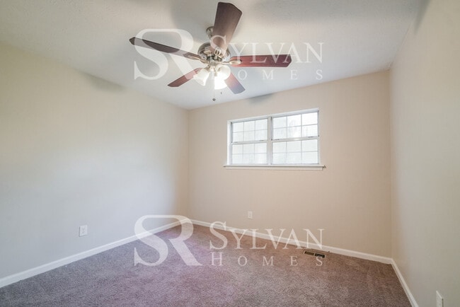 Building Photo - Immerse yourself in comfort and convenience