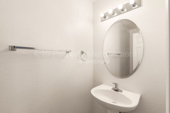 Building Photo - 2320 W Allens Peak Dr