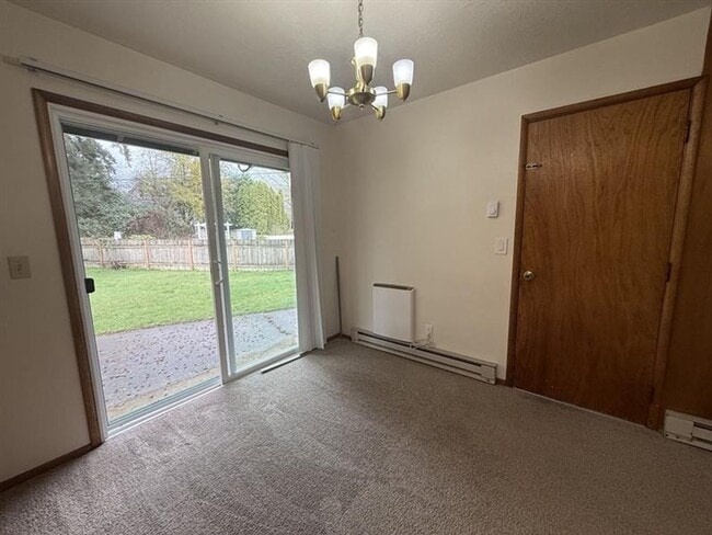 Building Photo - 163 NE Lincoln Ct