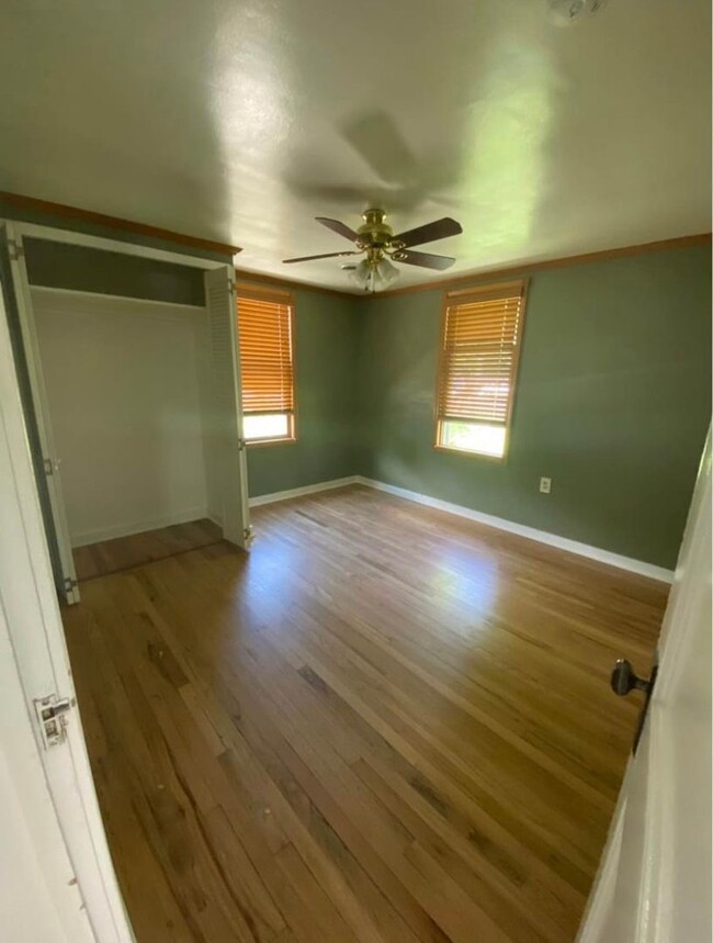 Building Photo - Cute 3 Bedroom Ranch Minutes to Old Town a...