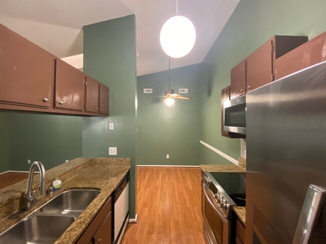 Building Photo - 610 Zephyr Ct