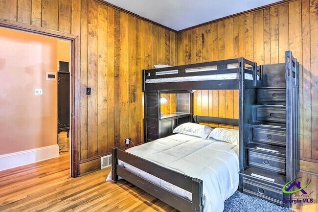 Building Photo - 422 Forrest Dr