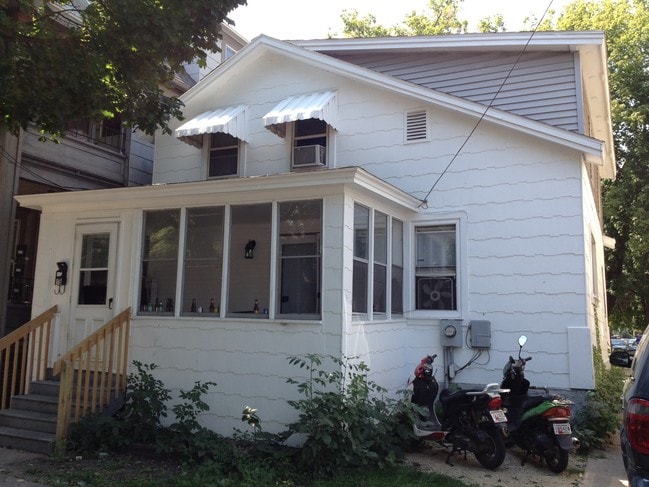 house - 18 N Bassett St