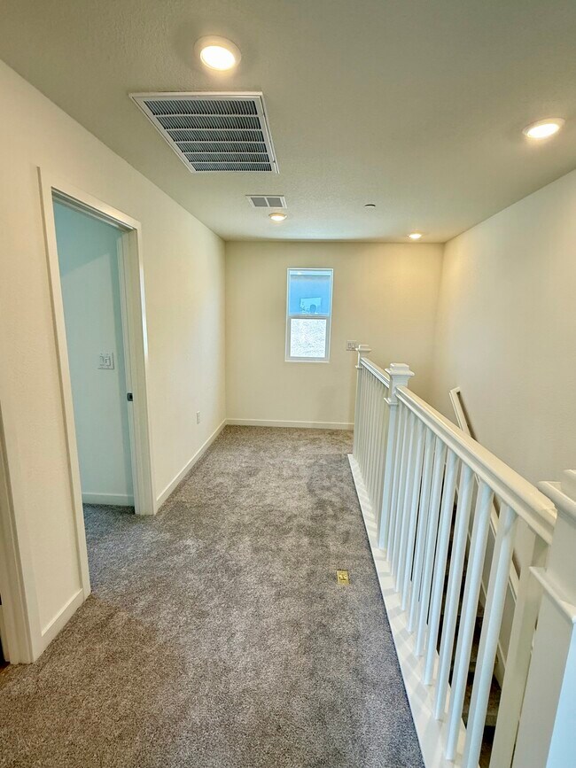 Building Photo - 1104 Ashera St