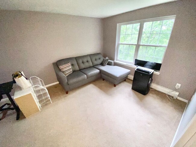Building Photo - 1 Bedroom Apartment in Burlington VT Avail...