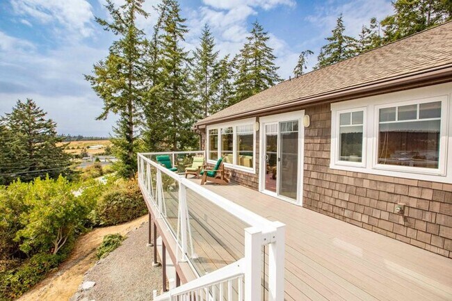 Building Photo - Furnished Greenbank Home with Water View and Bocce Ball!