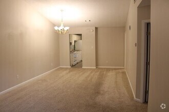 Building Photo - Town House For Rent in Augusta!