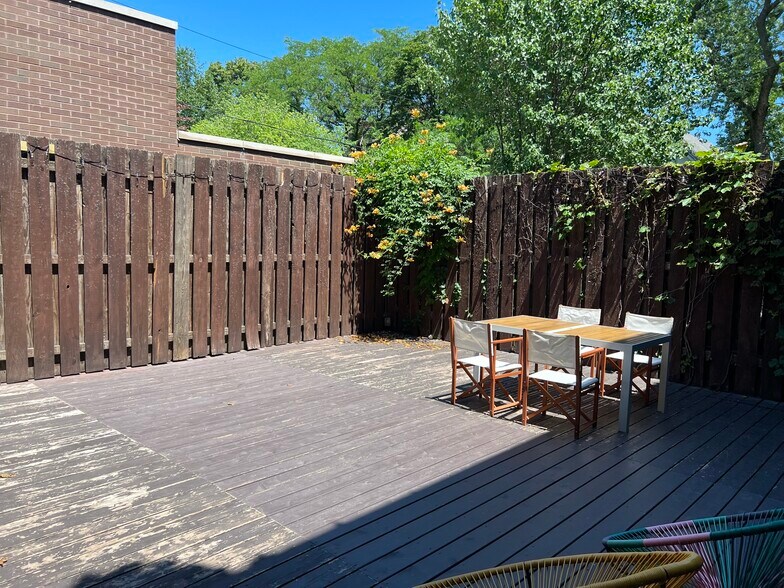 Rear Deck - 1102 W Wrightwood Ave