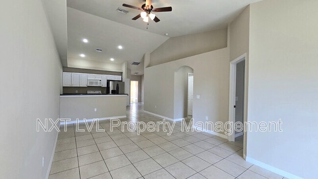 Building Photo - 303 NE 24th Ave