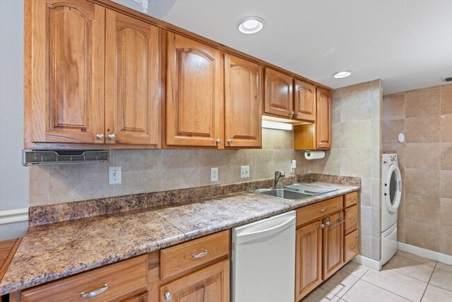 Building Photo - 3737 Loretto Rd