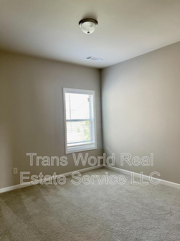 Building Photo - 7531 Silk Tree Pointe